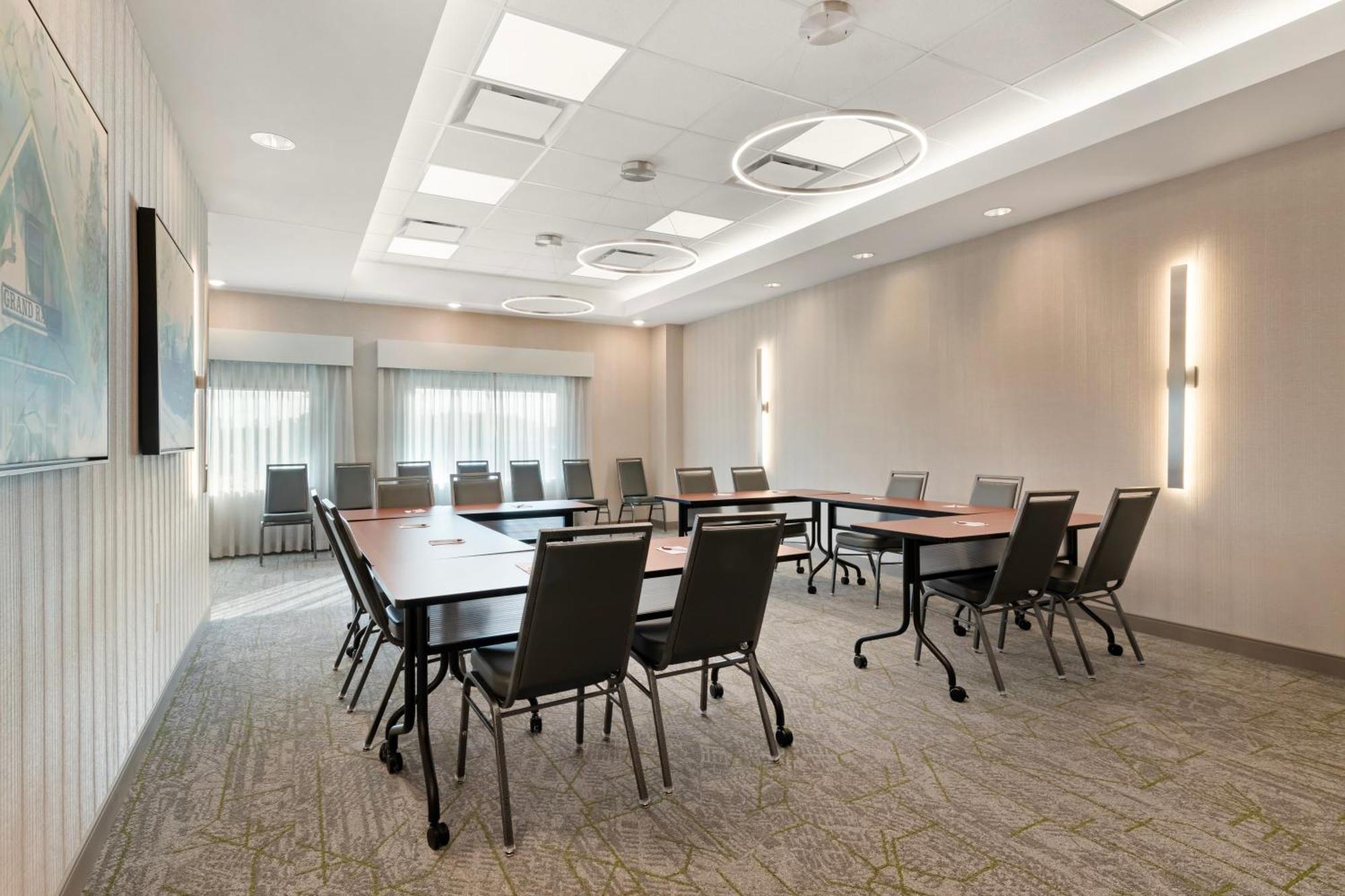 Best Western Plus Grand Rapids Mn Exterior photo